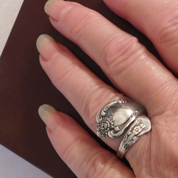 Ladies Silver Ring -  "Royal" marked - Picture 3 of 5